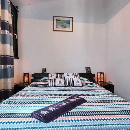 Sunny Stone ספליט