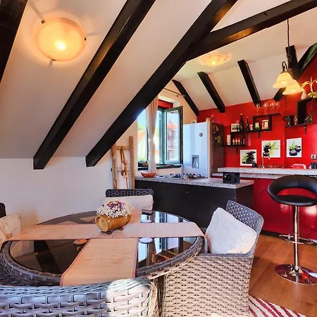 Sunny Stone ספליט