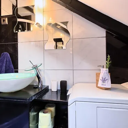 Sunny Stone ספליט