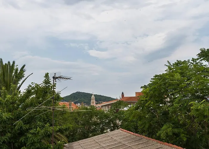 Sunny Stone Apartment *